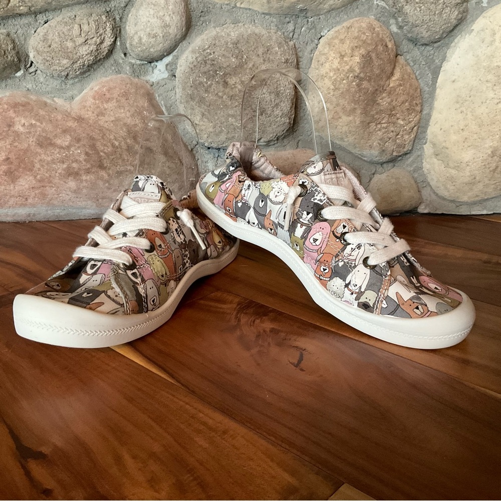 ✔️ Skechers Bobs Women's Beach Bingo-Dog House Sneakers Size 7.5